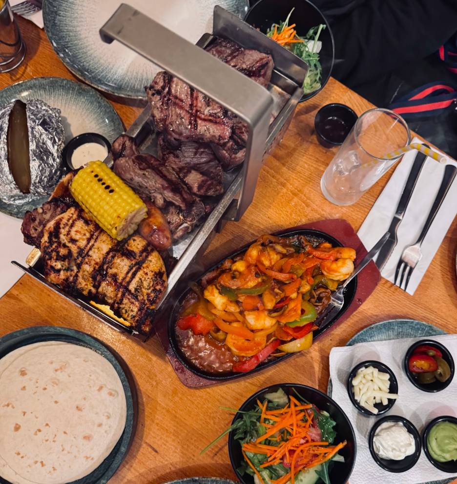 Restaurant El Capricho — Dinner & Connection 💗